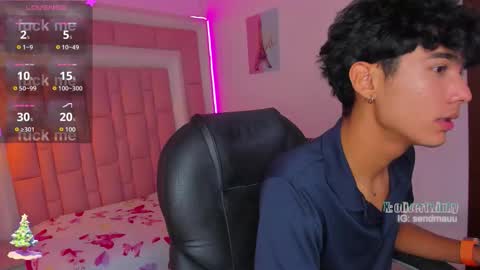 Snapshot of olivertwinky_ chatting on 11-24-25, 07:08 Oliver online show from 11-24-25, 07:08