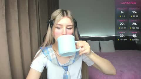 Olivia online show from 11-23-25, 06:13