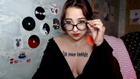 Snapshot of olivia_defo chatting on 09-19-25, 12:06 olivia_defo online show from 09-19-25, 12:06