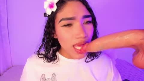 Snapshot of olivia_fx chatting on 10-28-25, 08:55 Maria online show from 10-28-25, 08:55