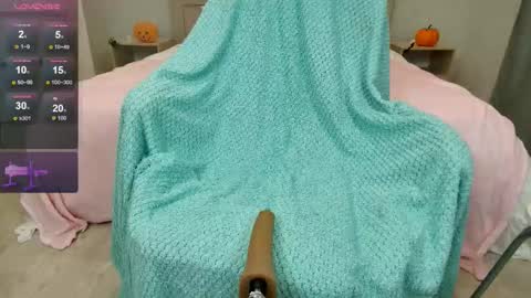 Snapshot of olivia_k_ chatting on 11-03-25, 12:13 Olivia Hi guys Follow me online show from 11-03-25, 12:13