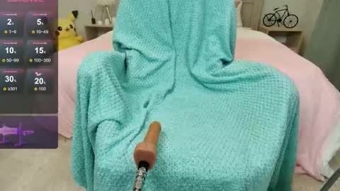 Snapshot of olivia_k_ chatting on 11-24-25, 12:10 Olivia Hi guys Follow me online show from 11-24-25, 12:10