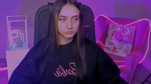 olivia_norton_ online show from 10-11-25, 12:47