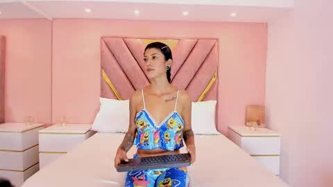 olivia_pearl_ online show from 09-26-25, 11:25