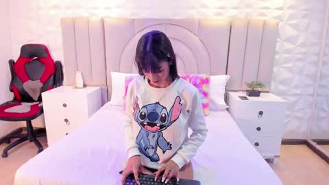 olivia_pearl_ online show from 10-03-25, 11:51