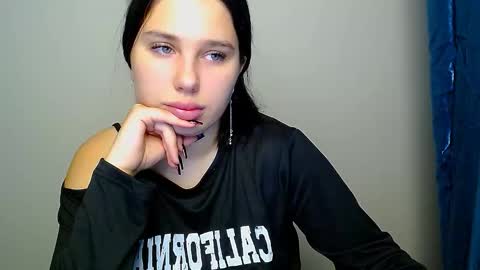 Olivia online show from 10-10-25, 04:22