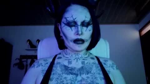   online show from 10-06-25, 02:25