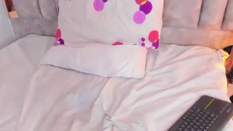 Snapshot of oliviaa_evans chatting on 12-24-24, 08:11 Olivia Evangelista online show from 12-24-24, 08:11