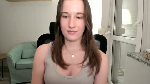 Snapshot of oliviaaa2003 chatting on 12-16-24, 07:32 Oliwiaa2004 online show from 12-16-24, 07:32