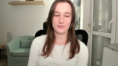 Snapshot of oliviaaa2003 chatting on 12-26-24, 04:36 Oliwiaa2004 online show from 12-26-24, 04:36