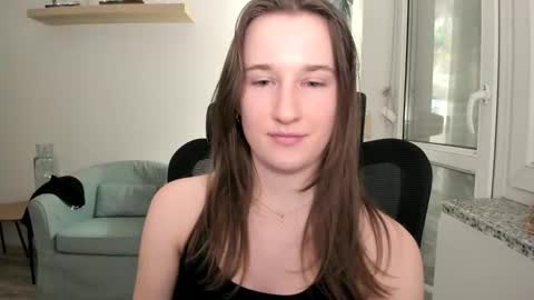 Snapshot of oliviaaa2003 chatting on 01-25-25, 10:28 Oliwiaa2004 online show from 01-25-25, 10:28