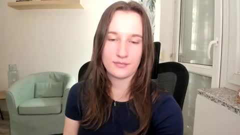 Snapshot of oliviaaa2003 chatting on 02-06-25, 07:29 Oliwiaa2004 online show from 02-06-25, 07:29