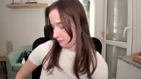 Snapshot of oliviaaa2003 chatting on 03-09-25, 07:37 Oliwiaa2004 online show from 03-09-25, 07:37