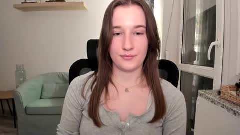 Snapshot of oliviaaa2003 chatting on 03-10-25, 10:24 Oliwiaa2004 online show from 03-10-25, 10:24