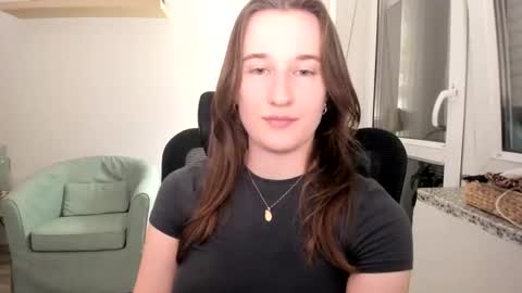 Snapshot of oliviaaa2003 chatting on 09-10-25, 08:53 Oliwiaa2004 online show from 09-10-25, 08:53