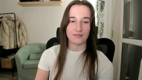 Snapshot of oliviaaa2003 chatting on 02-24-26, 05:00 Oliwiaa2004 online show from 02-24-26, 05:00