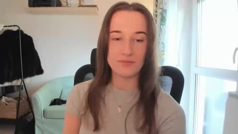 Snapshot of oliviaaa2003 chatting on 04-14-26, 12:44 Oliwiaa2004 online show from 04-14-26, 12:44