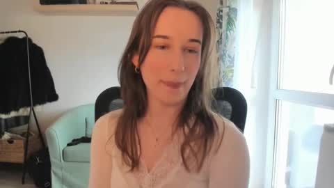 Snapshot of oliviaaa2003 chatting on 04-16-26, 12:06 Oliwiaa2004 online show from 04-16-26, 12:06