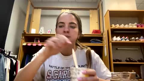 oliviaaraee online show from 02-09-26, 10:47