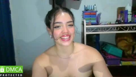 oliviabluee10 online show from 12-10-24, 03:41