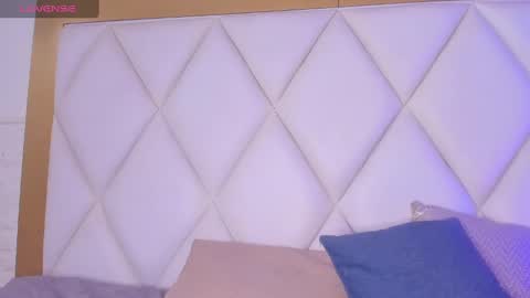 OLIVIA online show from 02-04-25, 01:23