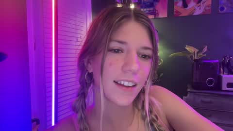 Snapshot of oliviahansleyy chatting on 12-04-24, 03:48 Olivia online show from 12-04-24, 03:48