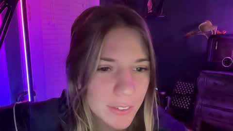 Snapshot of oliviahansleyy chatting on 01-05-25, 03:22 Olivia online show from 01-05-25, 03:22