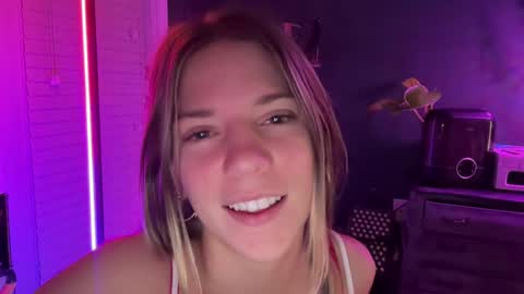 Snapshot of oliviahansleyy chatting on 01-05-25, 09:26 Olivia online show from 01-05-25, 09:26