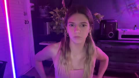 Snapshot of oliviahansleyy chatting on 01-07-25, 10:22 Olivia online show from 01-07-25, 10:22