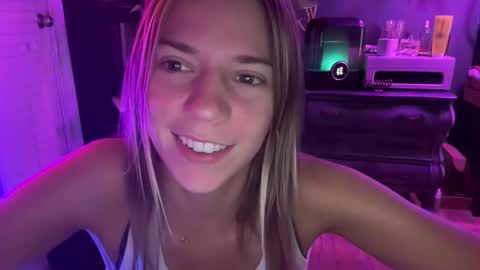 Snapshot of oliviahansleyy chatting on 01-10-25, 05:05 Olivia online show from 01-10-25, 05:05