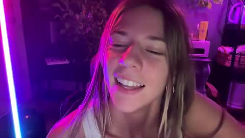 Snapshot of oliviahansleyy chatting on 01-10-25, 08:07 Olivia online show from 01-10-25, 08:07