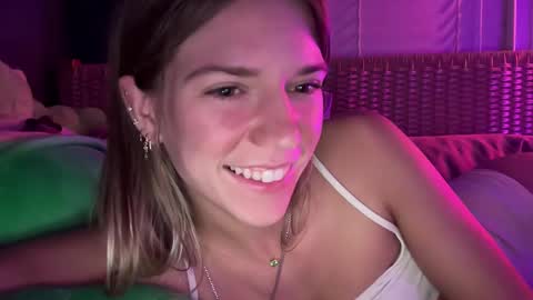 Snapshot of oliviahansleyy chatting on 01-28-25, 07:32 Olivia online show from 01-28-25, 07:32