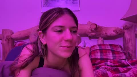 Snapshot of oliviahansleyy chatting on 02-21-25, 05:02 Olivia online show from 02-21-25, 05:02