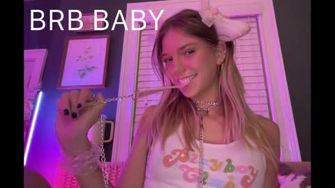 Snapshot of oliviahansleyy chatting on 02-21-25, 08:07 Olivia online show from 02-21-25, 08:07