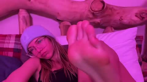 Snapshot of oliviahansleyy chatting on 02-25-25, 03:20 Olivia online show from 02-25-25, 03:20