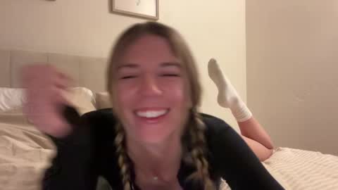 Snapshot of oliviahansleyy chatting on 02-28-25, 03:59 Olivia online show from 02-28-25, 03:59