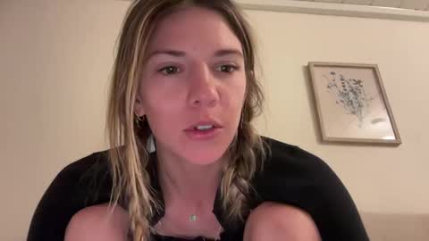 Snapshot of oliviahansleyy chatting on 02-28-25, 07:05 Olivia online show from 02-28-25, 07:05