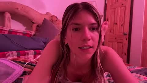 Snapshot of oliviahansleyy chatting on 03-03-25, 12:37 Olivia online show from 03-03-25, 12:37