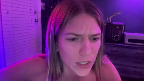 Snapshot of oliviahansleyy chatting on 03-10-25, 03:56 Olivia online show from 03-10-25, 03:56