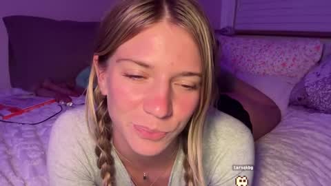 Snapshot of oliviahansleyy chatting on 09-30-25, 03:33 Olivia online show from 09-30-25, 03:33