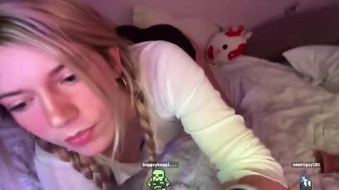 Snapshot of oliviahansleyy chatting on 11-12-25, 02:12 Olivia online show from 11-12-25, 02:12