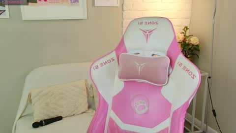 Olivia online show from 10-08-25, 05:10