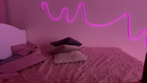 Olivia online show from 12-12-24, 05:37