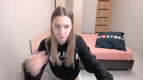 Snapshot of olivialukas chatting on 12-18-24, 05:42 OliviaLukas online show from 12-18-24, 05:42