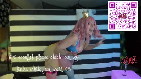 Olivia Owens online show from 10-31-25, 03:51