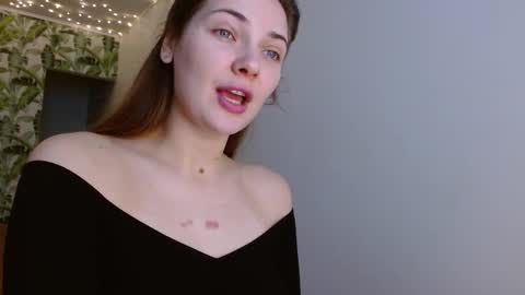 Olivia online show from 12-12-24, 05:52