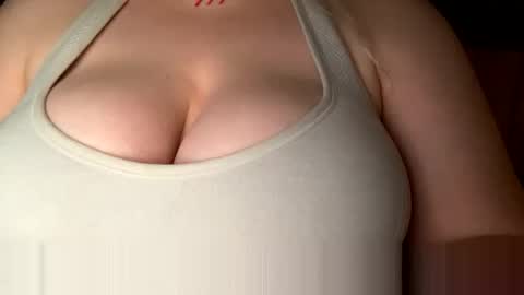 Snapshot of oliviaskies chatting on 12-16-25, 05:07 Olivia baby online show from 12-16-25, 05:07