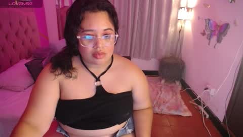 Snapshot of oliviia_cute chatting on 10-10-25, 04:33 oliviia_cute online show from 10-10-25, 04:33
