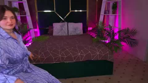 Snapshot of oliviia_rose chatting on 12-14-25, 08:13 oliviia_rose online show from 12-14-25, 08:13