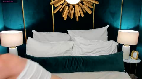 Amely online show from 10-11-25, 12:15